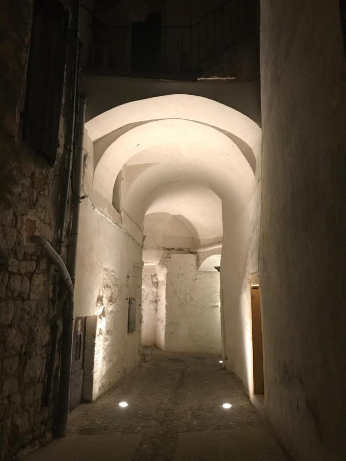 Charmant Logis Dans La Catiche De Loutre, Maison Medievale Sauve エクステリア 写真